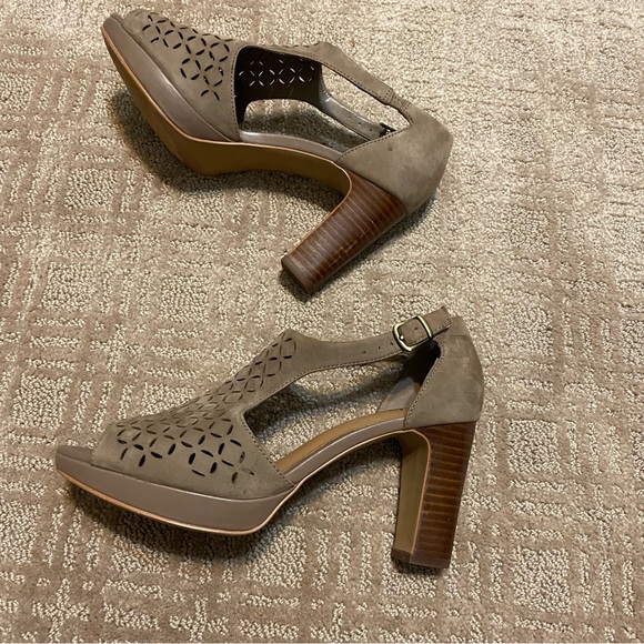 {Clarks} Artisan Peep Toe Block Heel Platform Sandals ~ Size 7 - Picture 6 of 16